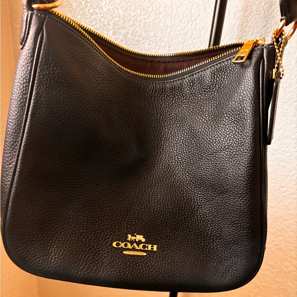 COACH Elegant Black Leather Shoulder Bag